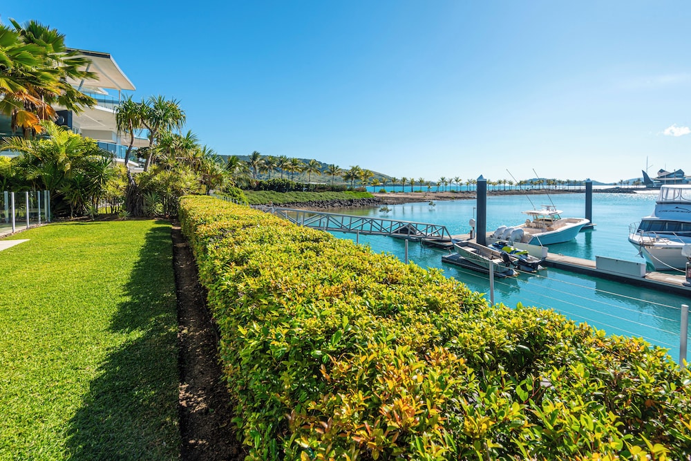 Pavillion 17 - Waterfront Spacious 4 Bedroom With Own Inground Pool And Golf Buggy