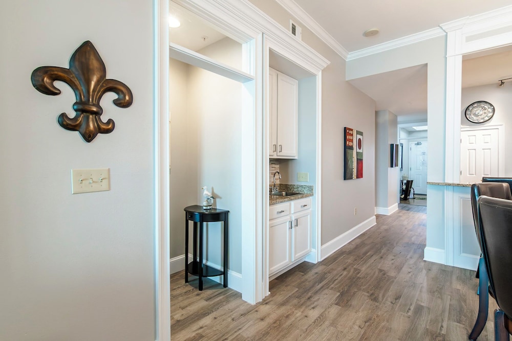 Penthouse Condo in Legacy Tower 1-1403 - Beachview 3 Bedroom 2 Bath Furnished