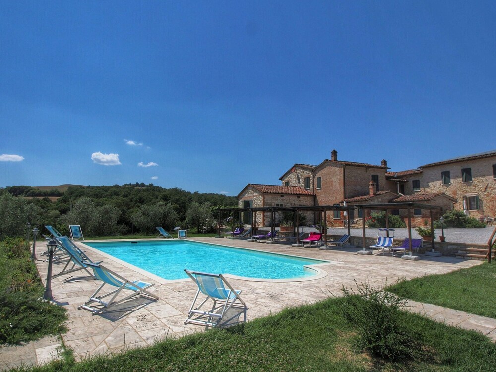 Lovely Farmhouse in Asciano With Swimming Pool photo 2