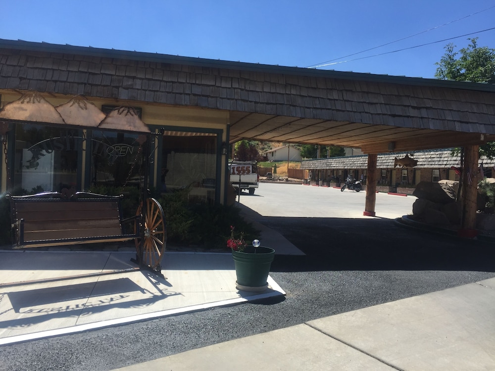 Rustic Inn Motel