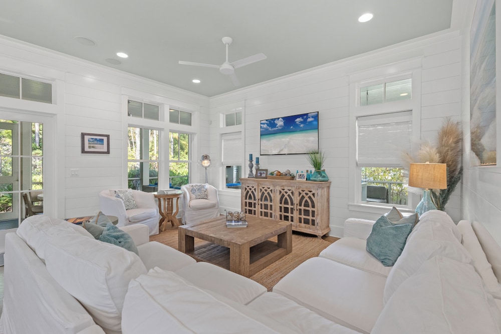Sea Dlight: 3BR Beach Home Sleeps 10 With 4 Bikes in Watersound West
