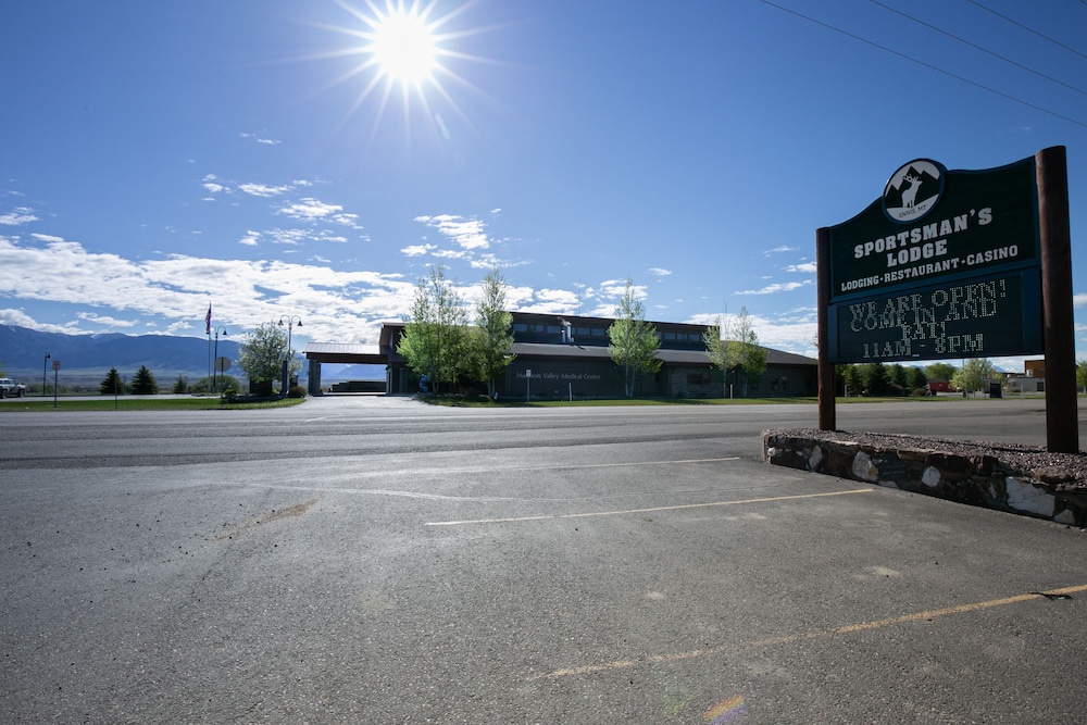 Sportsmans Lodge