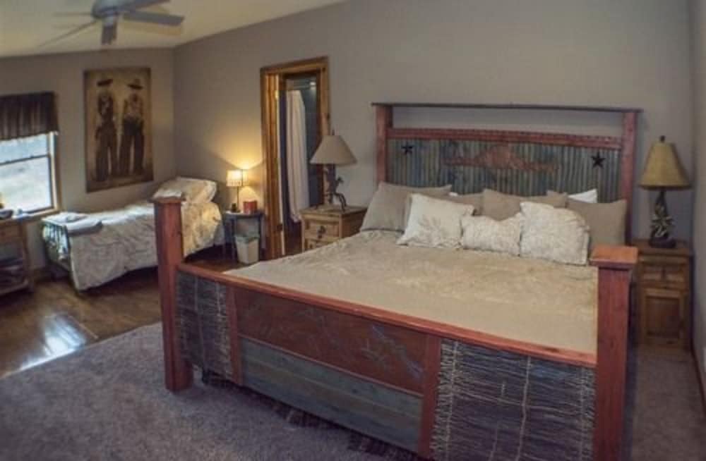 Lawrence Vacations - Circle S Ranch - Property Image 72