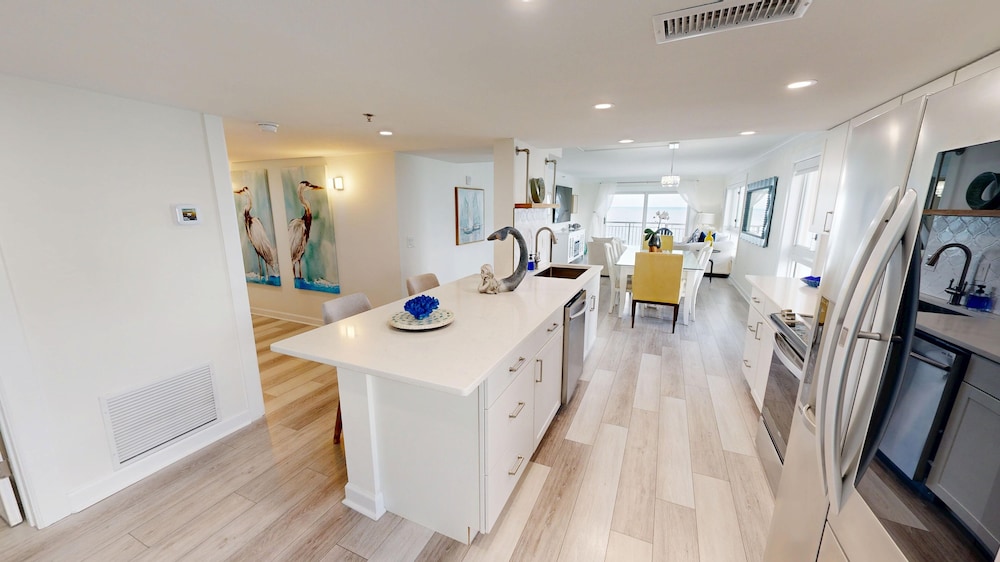 Destin Towers 113 2 Bedroom Condo