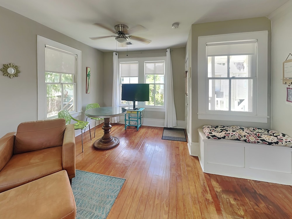 Sealy Street Duo by Ryson Vacation Rentals