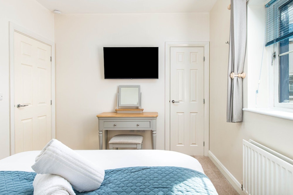 Seaview 2-bed With Private Parking, Portishead