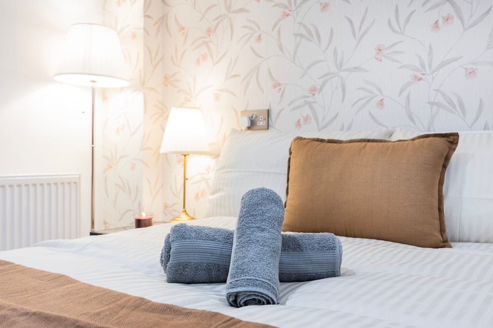 3 Bedroom Apartment by River Thames