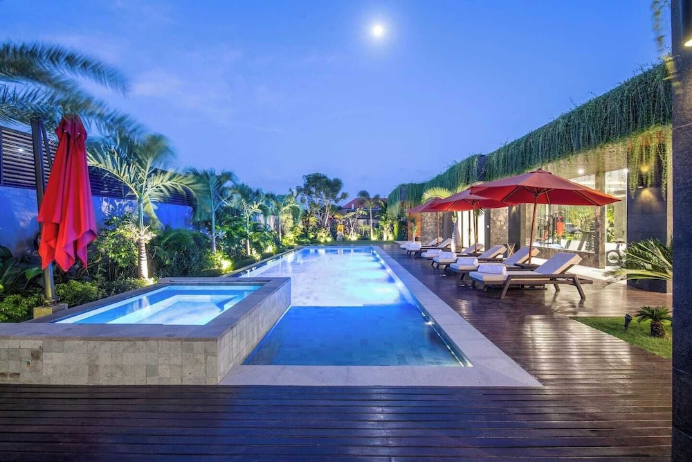 Exquisite 5BR Villa: Premier Luxury in Seminyak