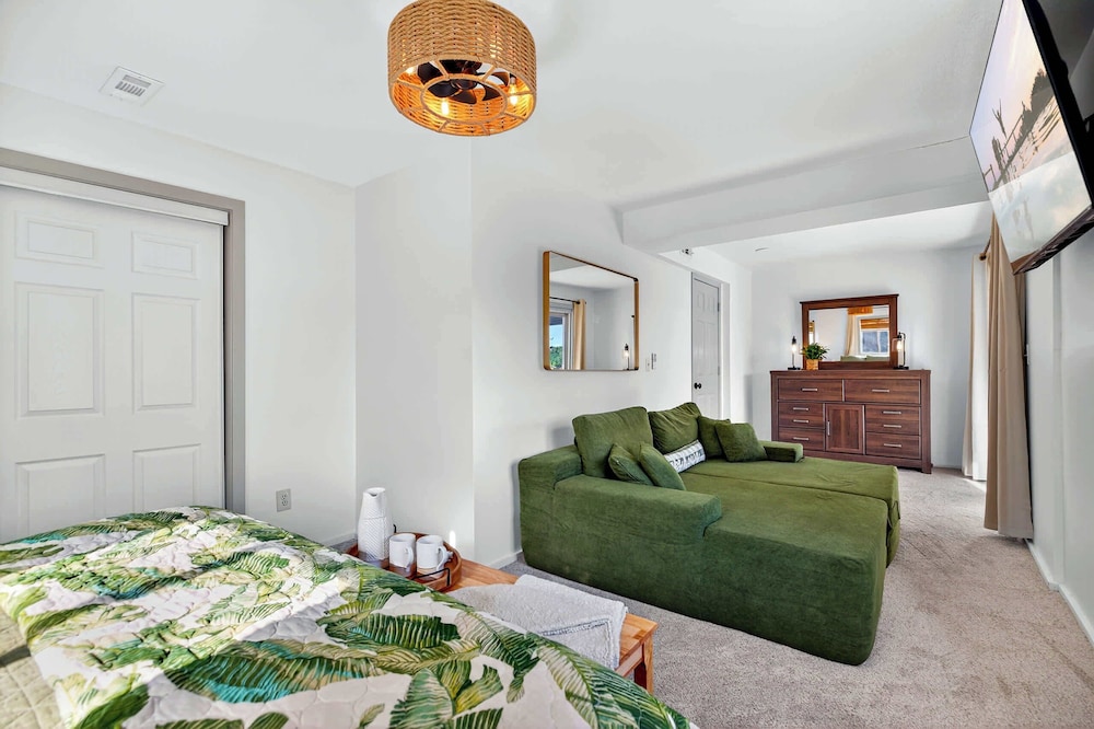 Lake Home Oasis - Sleeps 18