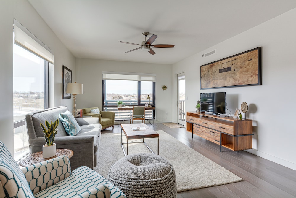 Modern Springfield Apartment ~ 7 Mi to Downtown!