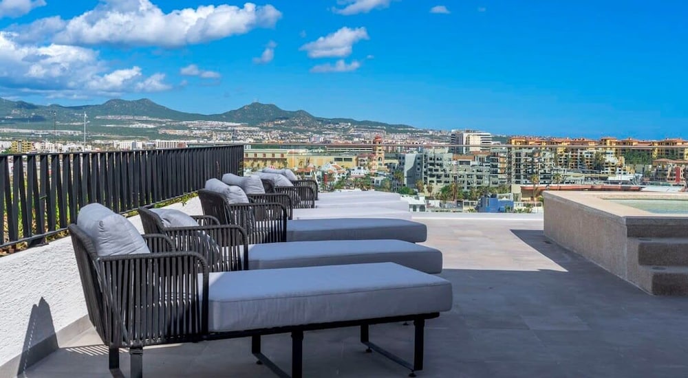 New 1BR Condo Near Marina and Downtown - Pool