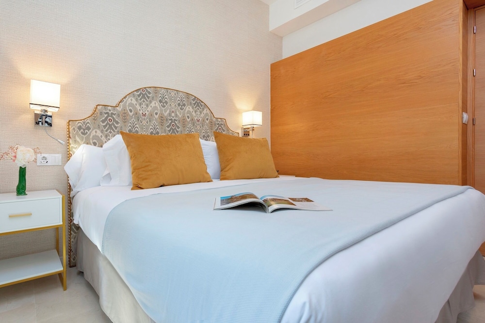 Exclusive Apartment 5BD in Seville. Carlos V