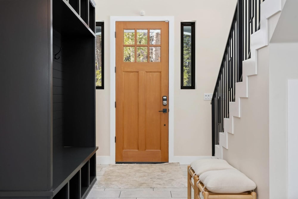 Luxury Retreat Home w Hot Tub - Property Image 4