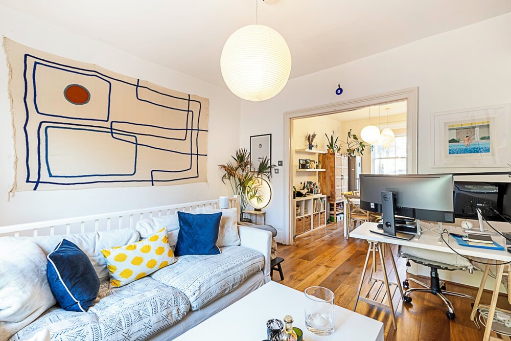 Colourful and Cosy Home in De Beauvoir Town