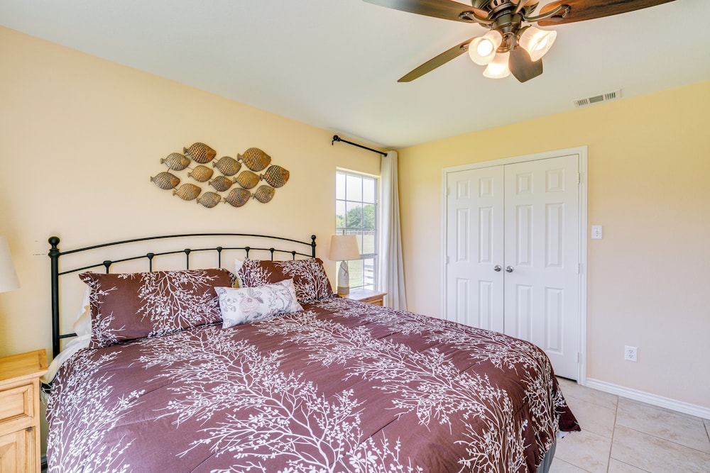 Sunrise Cove RC Llc: Lakefront Home w/ 2 Casitas!