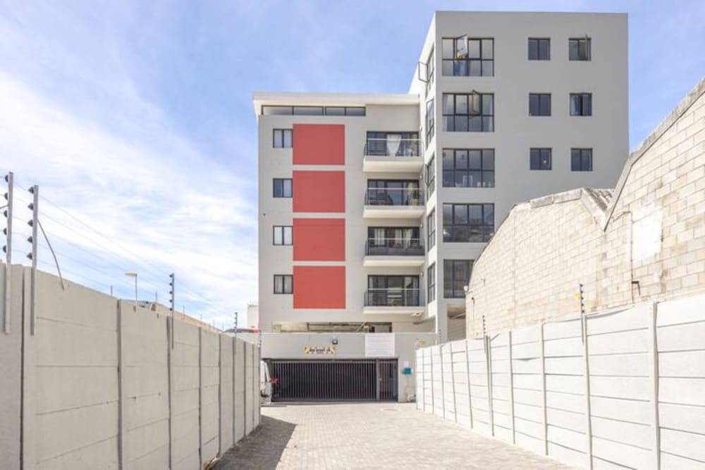 Stylish Studio Apartment in Streetart Paradise view 3