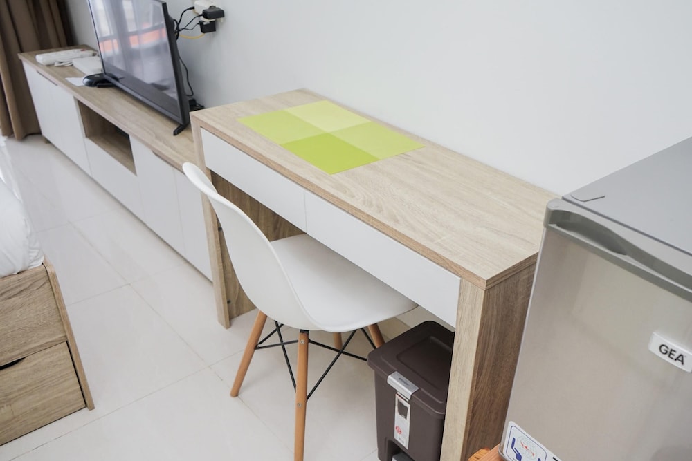 Fully Furnished with Cozy Design Studio Apartment at Springwood Residence