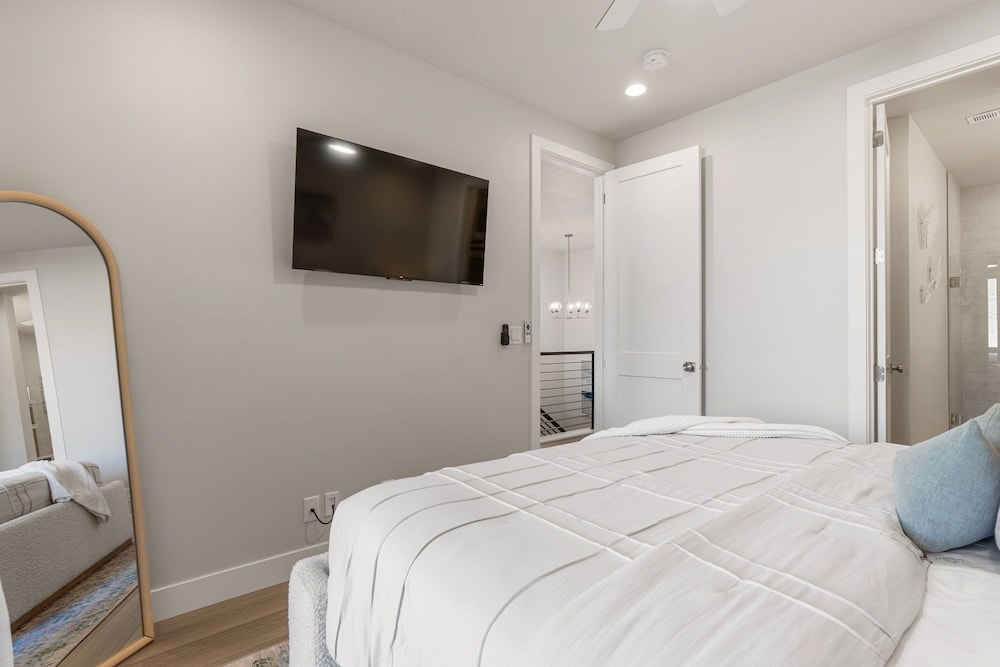 Sandy Cheeks 6 Bedroom Townhouse