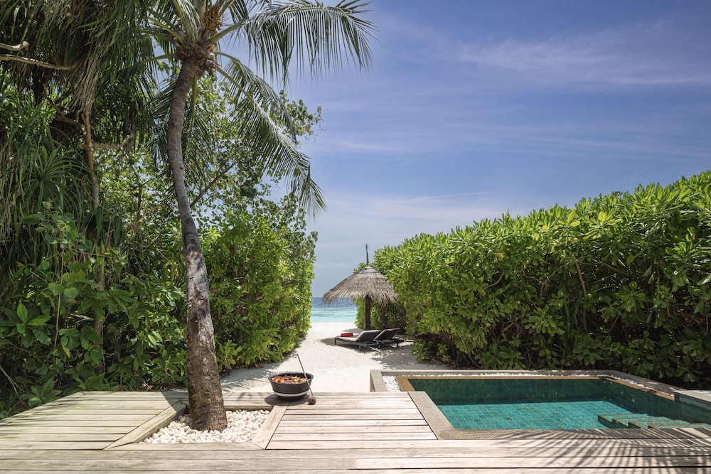 NH Collection Maldives Havodda Resort