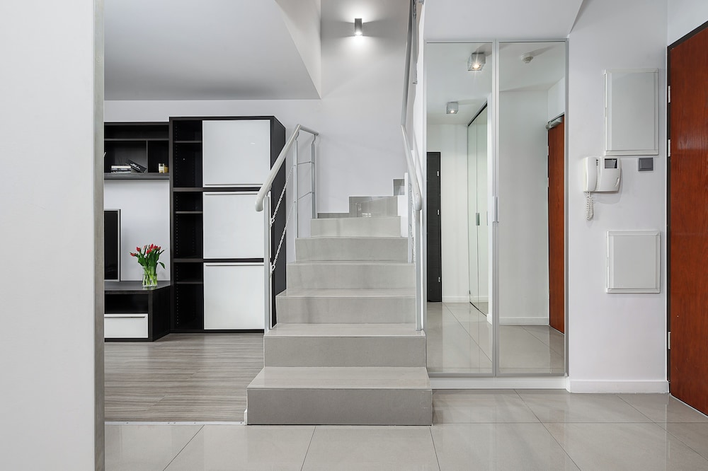 Lumina luxury 2-level apart with parking