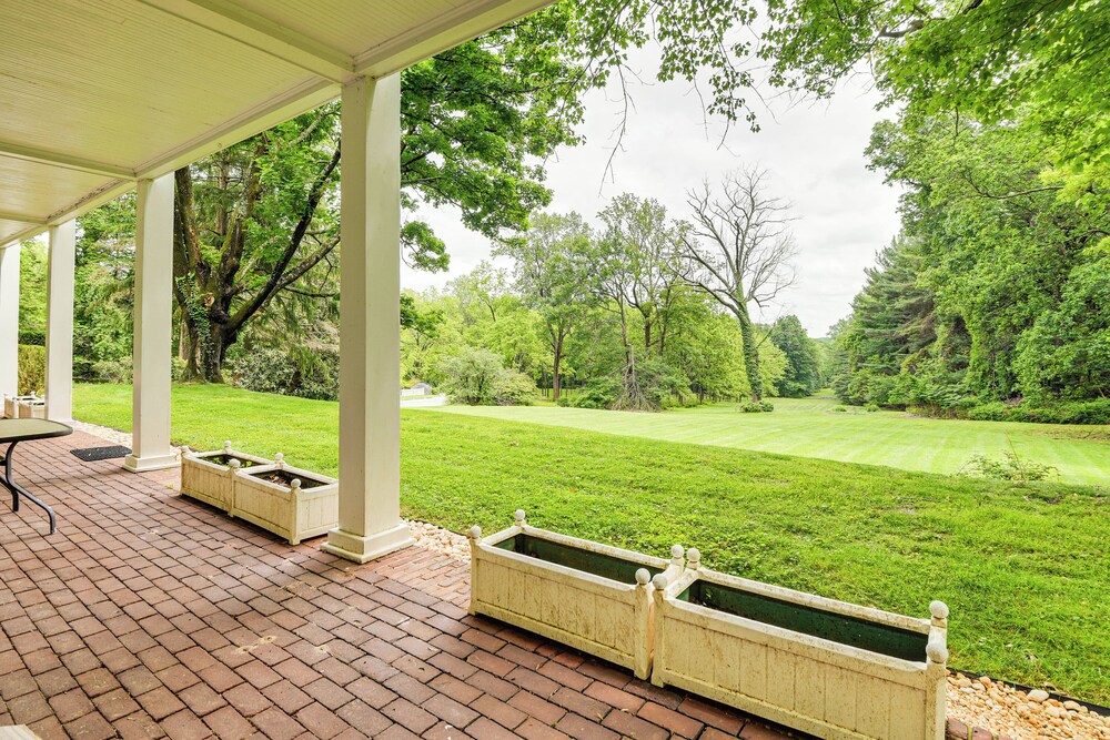 16 Mi to Baltimore: Spacious Home in Owings Mills!
