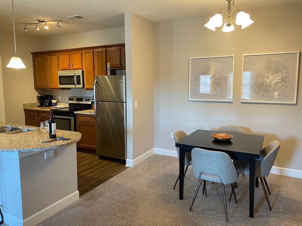 2BR Water Views W D Walkable Pool Gym