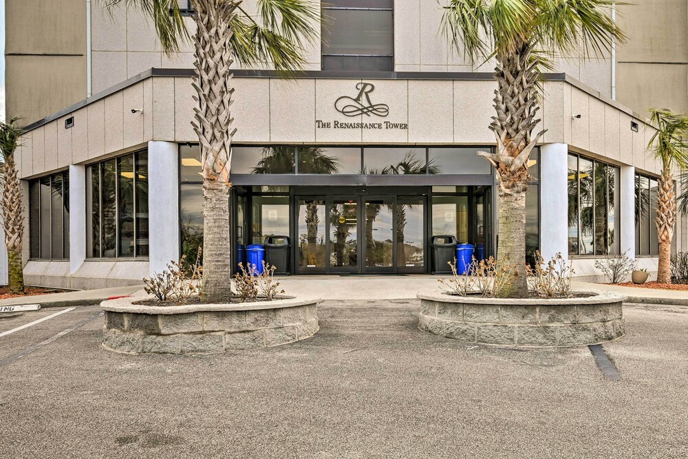 Steps to Sand: Condo w/ Pools in Myrtle Beach