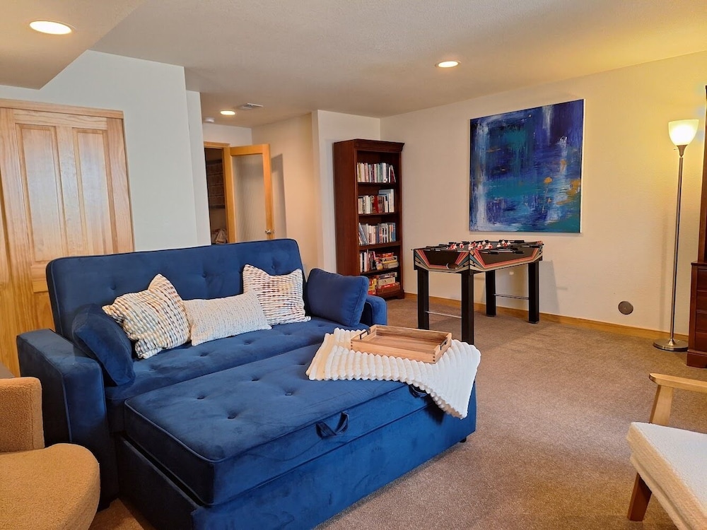Rigden Retreat Garage, Dog Friendly, Near Trails