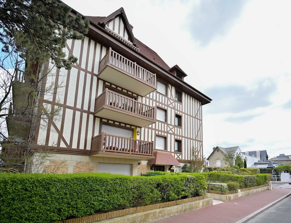 Very Nice Apartment With Balcony - 4p/1br - 600m From the Beach