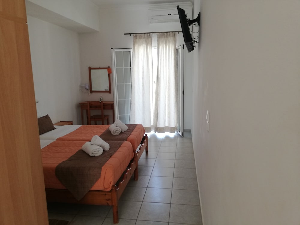 Likourgos beach apartments