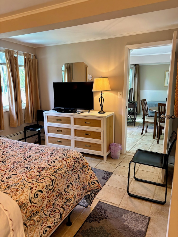 Westhampton Seabreeze Motel