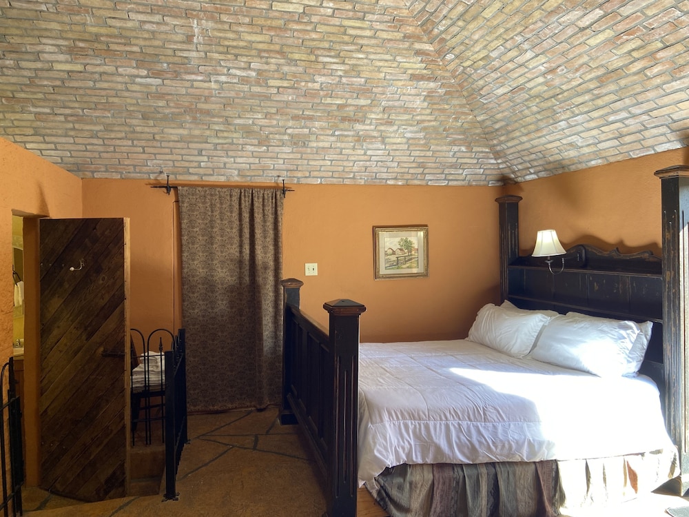 The Trois Estate at Enchanted Rock view 2
