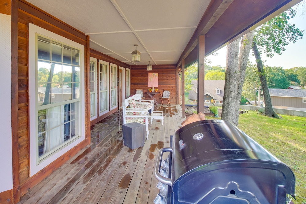 Dock, Views & Grill: Spacious Grand Lake Lodge view 5