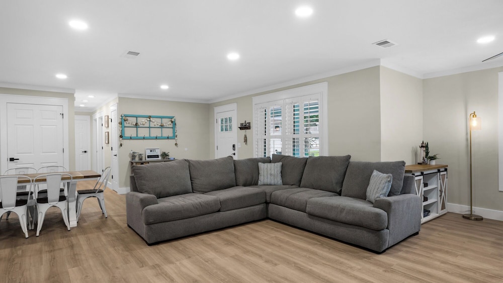 Spacious Retreat w/ Private Pool, Spa, Fireplace + Attraction Tickets!