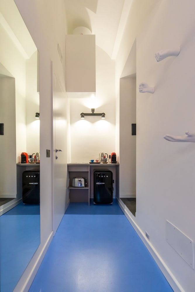 Amana in Naples With 1 Bedrooms and 1 Bathrooms