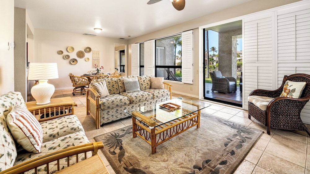 Spacious Hawaiian Unit w/ Lagoon View - AC & Wifi - Vrkcv