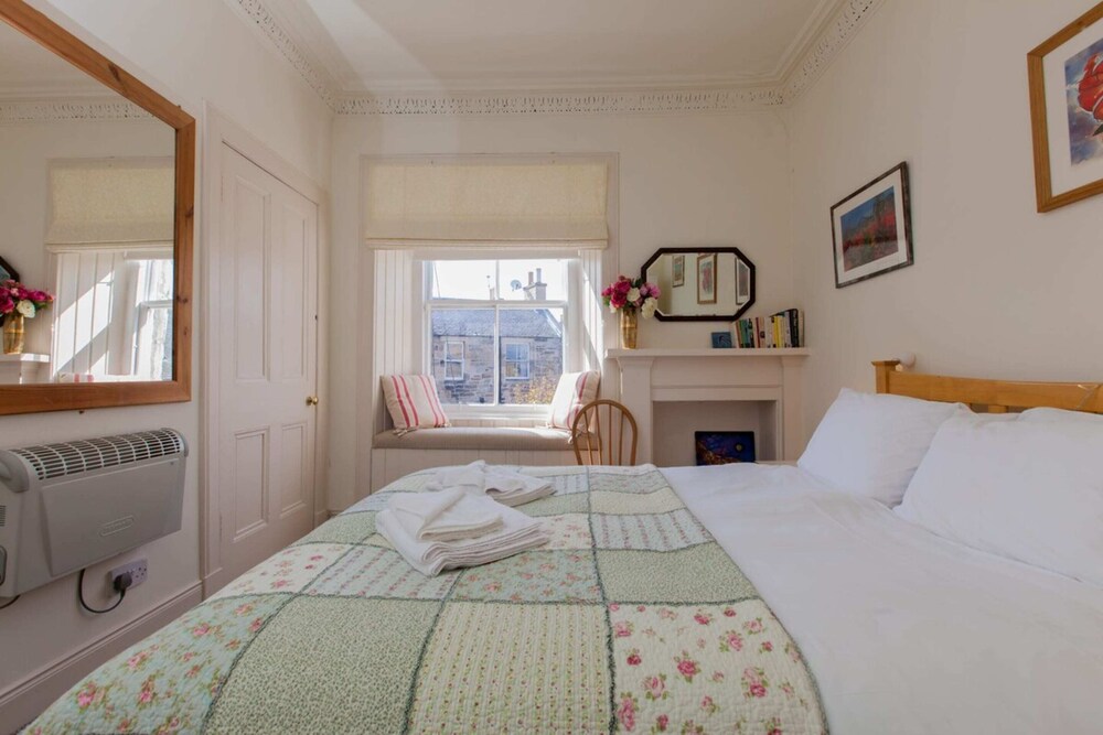 Charming City Centre Flat in Edinburgh