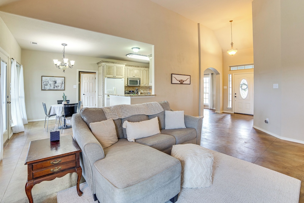 10 Mi to Lake Tawakoni: Family Wills Point Getaway