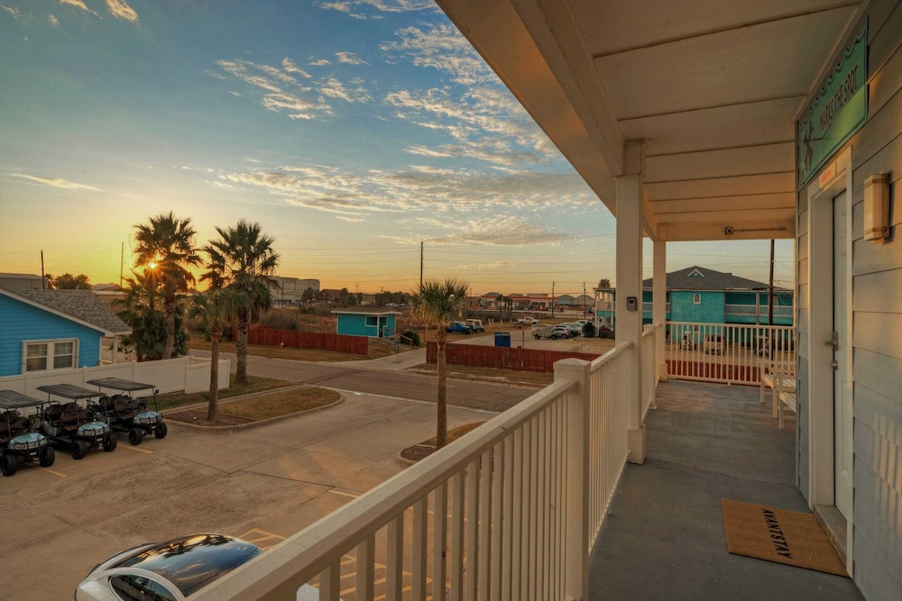 7 Costa Bahia Condos Sleeps 42 + Pool Minutes to the Beach
