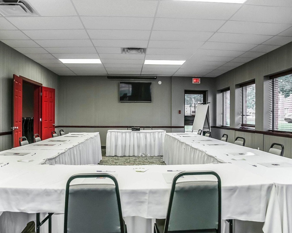 Comfort Inn Laval - Property Image 12
