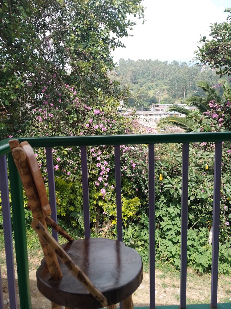 Café de Colores con balcon