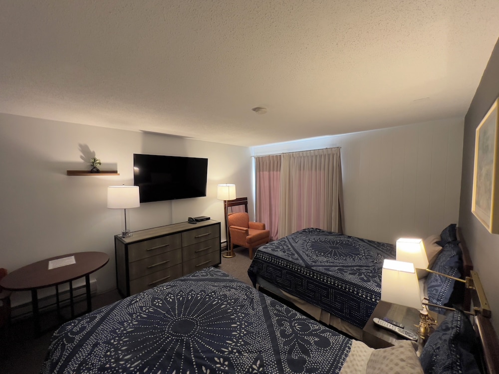 Monashee Motel