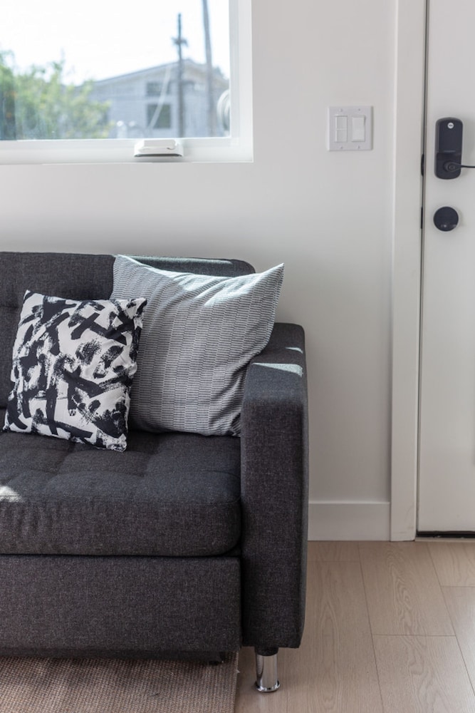 Scandinavian-style 1BR Apartment Built 2024 p83