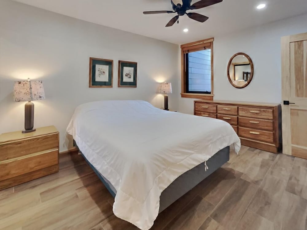 Spacious Condo with Loft, Next to Onsite Ski and Snowboard Rentals! by RedAwning view 5