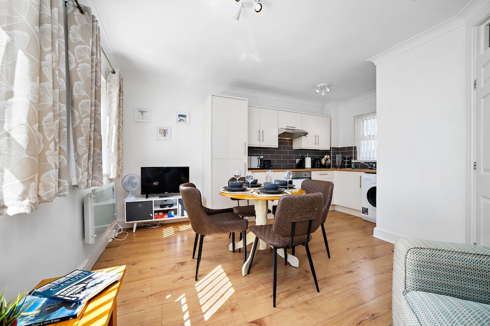 Stay In Cardiff Canton St. John's Court Apartment