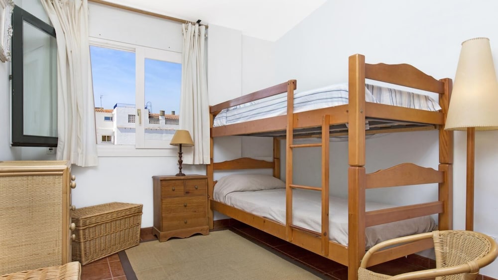 Sarrio in Llafranc With 2 Bedrooms and 2 Bathrooms