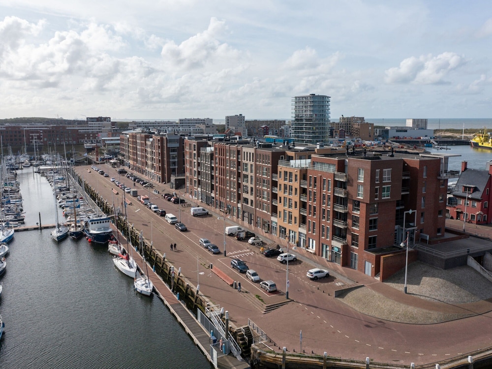 Apartment in Scheveningen by the Harbor