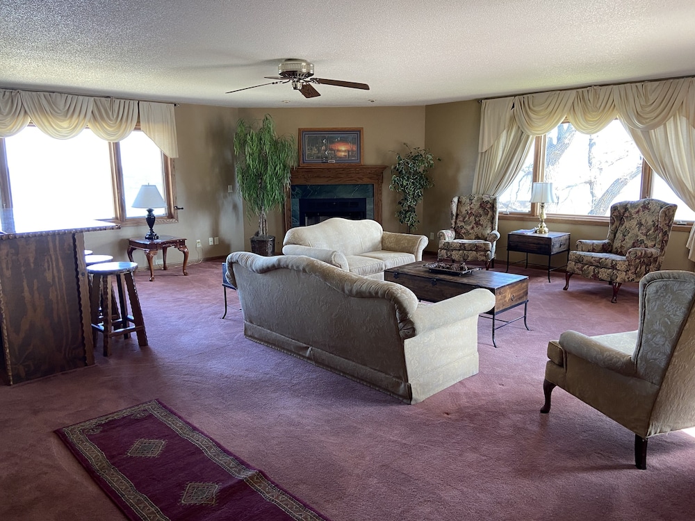 Horseshoe Bay Lodge