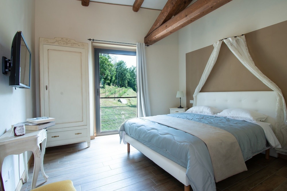 Cascina Montiglio view 2