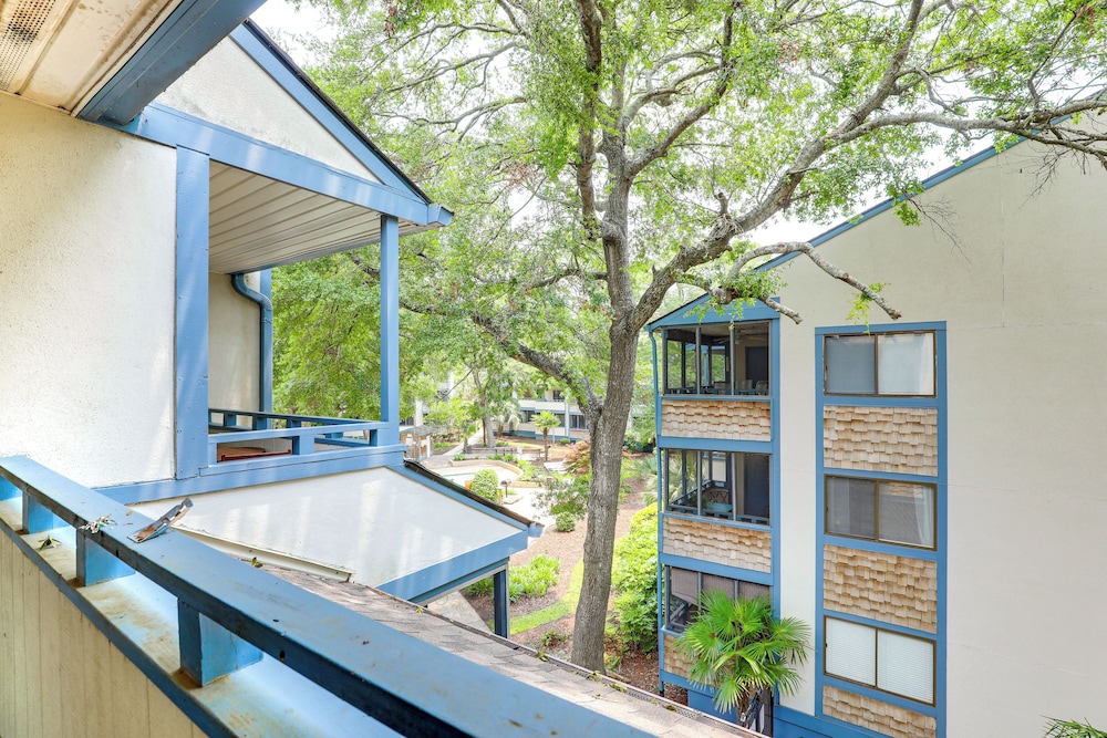 Steps to Shore + Pool Access: Myrtle Beach Condo